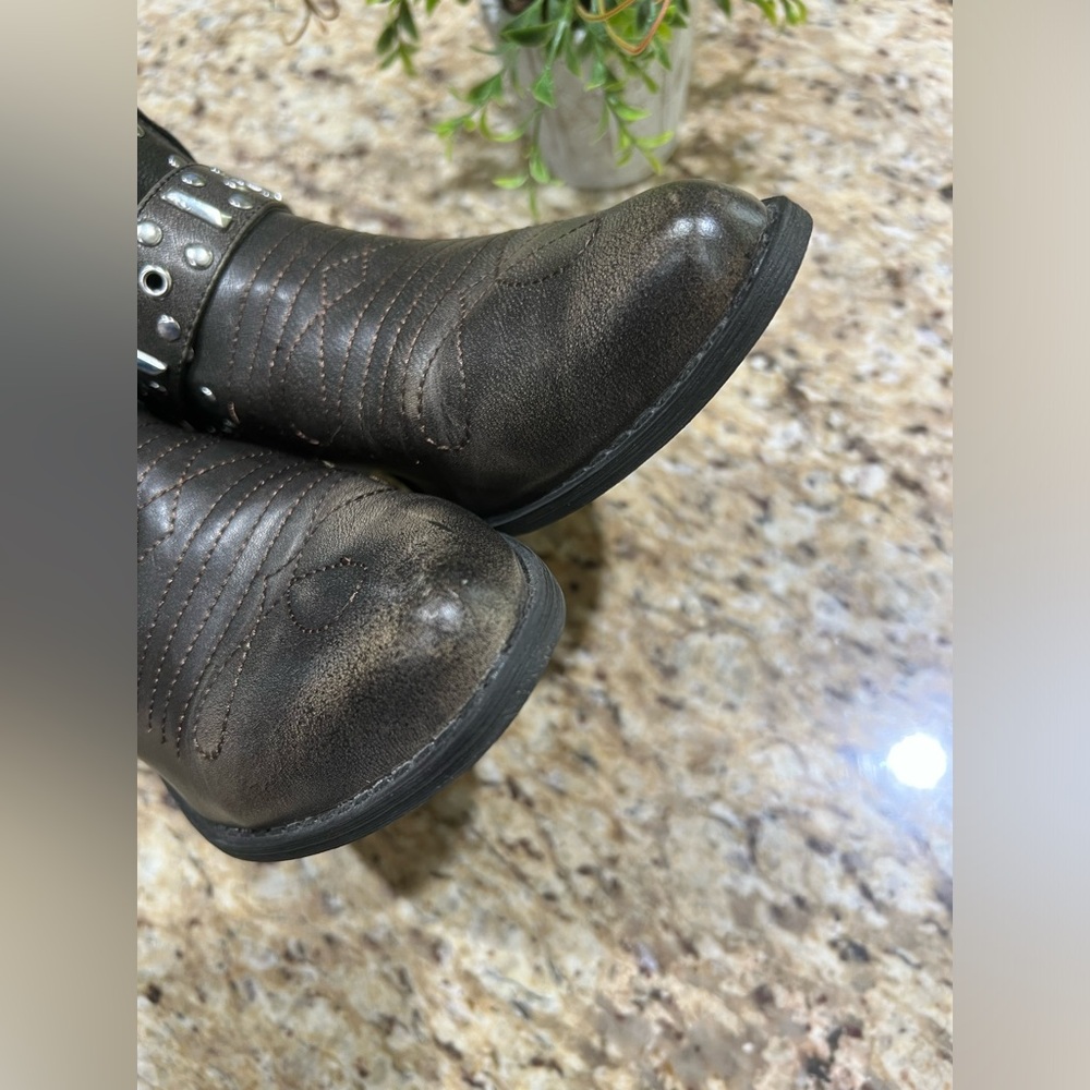 Coconuts by Matisse Black Ankle Boots with Silver Accents - Picture 8 of 13
